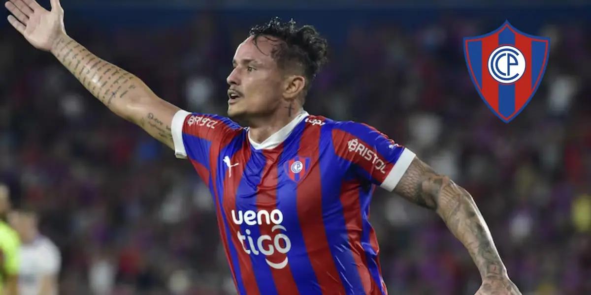 Edú, con la camiseta de Cerro Porteño en su único gol