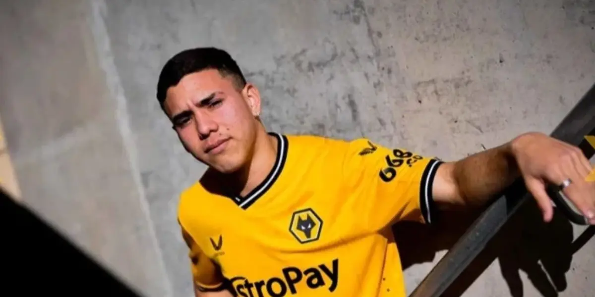 El joven futbolista Enso González ya viajó a Inglaterra para jugar por el Wolverhampton.
