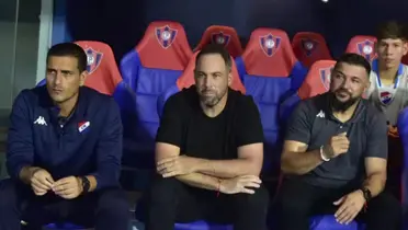 Juan Pablo Pumpido observando durante la derrota de Nacional ante Cerro