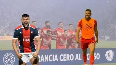 Juan Patiño en su época en Cerro Porteño y el plantel de Ameliano