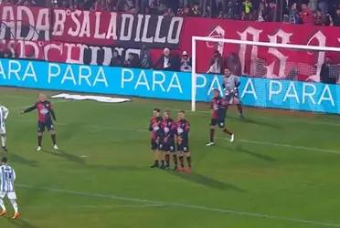 Justo VIllar participó de la despedida del argentino Maxi Rodríguez y sufrió un gol de Messi.