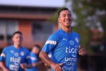 Los futbolistas albirrojos pasan su tiempo libre jugando o viendo televisión.