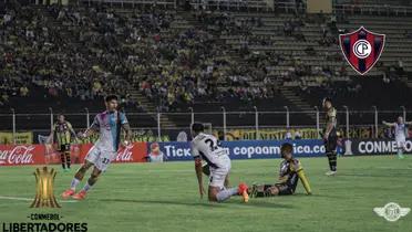 Roque Santa Cruz celebrando su gol en Venezuela ante Táchira