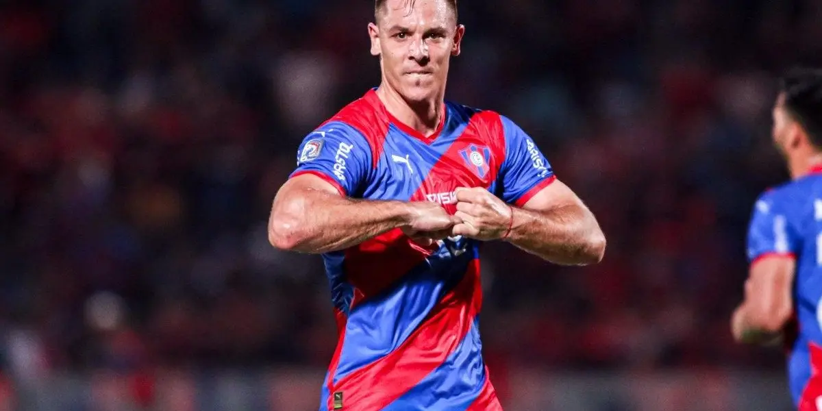 Buscó la mejor manera, una aficionada de corta edad se ingenió para pedir la azulgrana.