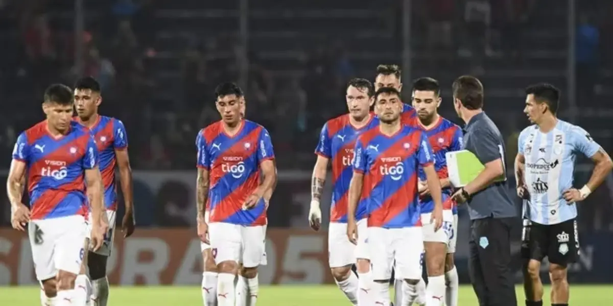 Contados futbolistas se salvan de las críticas de la hinchada azulgrana tras el mal momento.