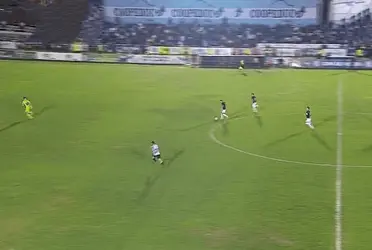 En la victoria de Olimpia, Fernández tuvo una increíble chance para aumentar pero desperdició.