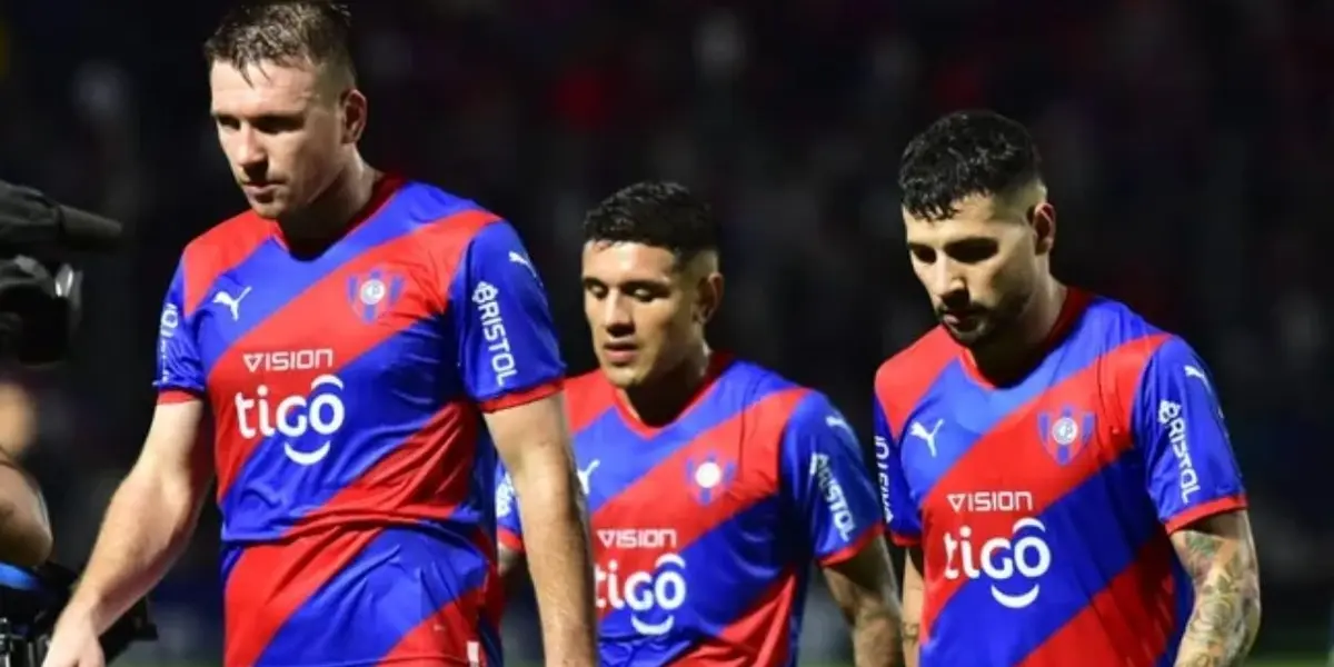 Se fue el DT, se van jugadores, se desafían futbolistas y público, Barrio Obrero en crisis.