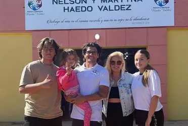 El ex futbolista colabora con el país a través de la fundación de su familia.