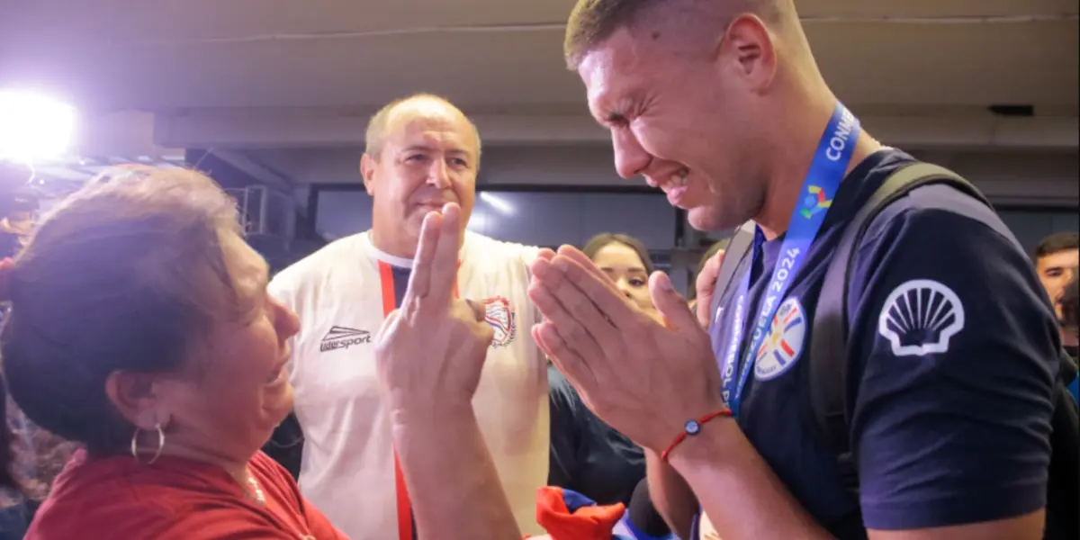 El futbolista albirrojo es parte de la delegación campeona