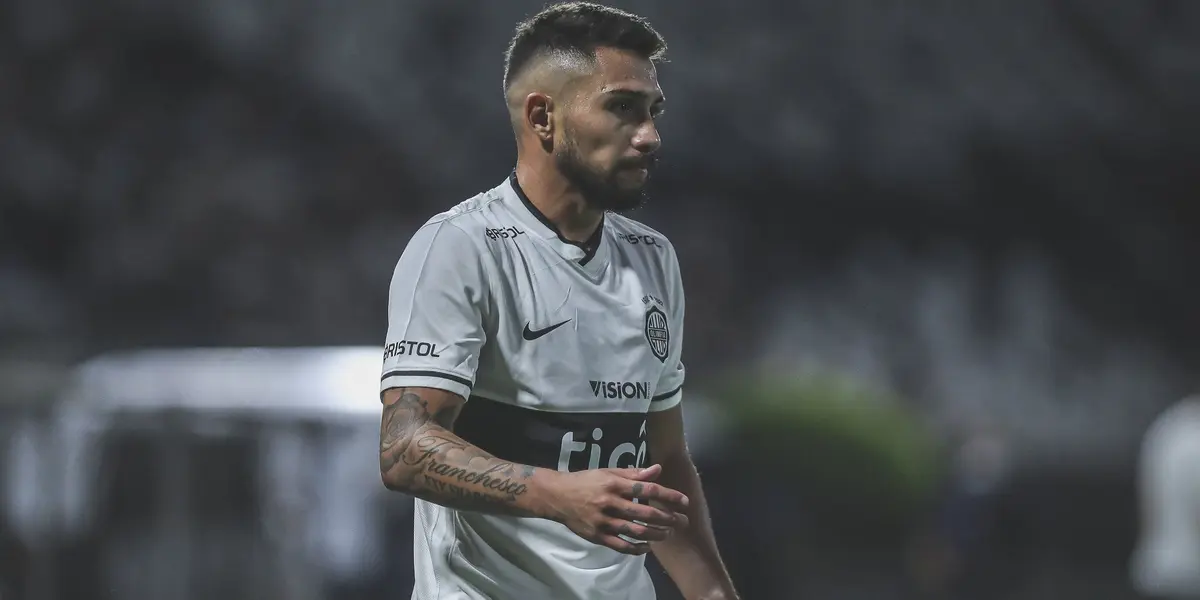 El jugador de Olimpia, Víctor Tucu Salazar, sufrió una lesión en la rodilla en el juego ante Patronato y a la espera de estudios, podría ser una baja en el 2023.