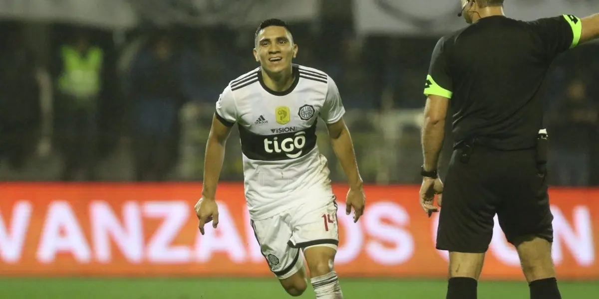 El juvenil Hugo Fernández convirtió dos goles en el partido donde fue homenajeado.