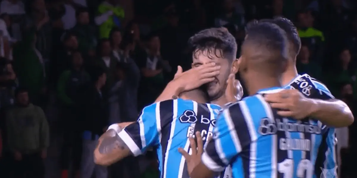 El mediocampista del Gremio fue figura una vez más en su equipo brasileño.