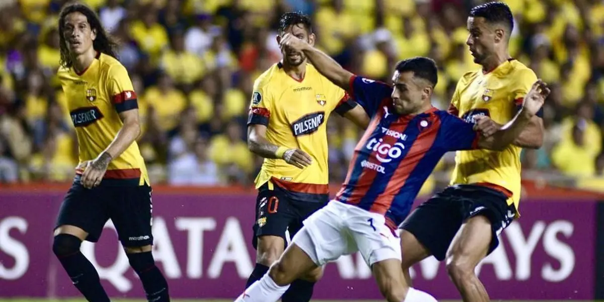 El reconocido periodista Pocho Harb expresó su frustración ante la eliminación del equipo Barcelona de Guayaquil en la Copa Libertadores a manos de equipos que considera de "medio nivel", como Bolívar y Cerro Porteño. 