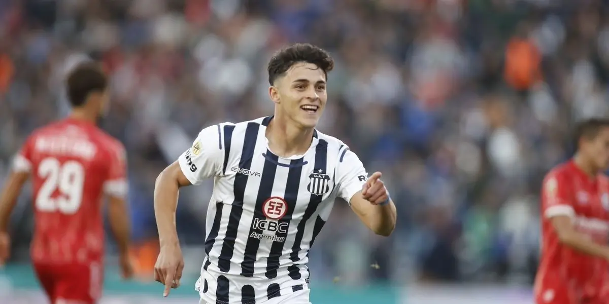 En el clásico cordobés, el paraguayo tuvo un particular encontronazo en mitad de cancha.