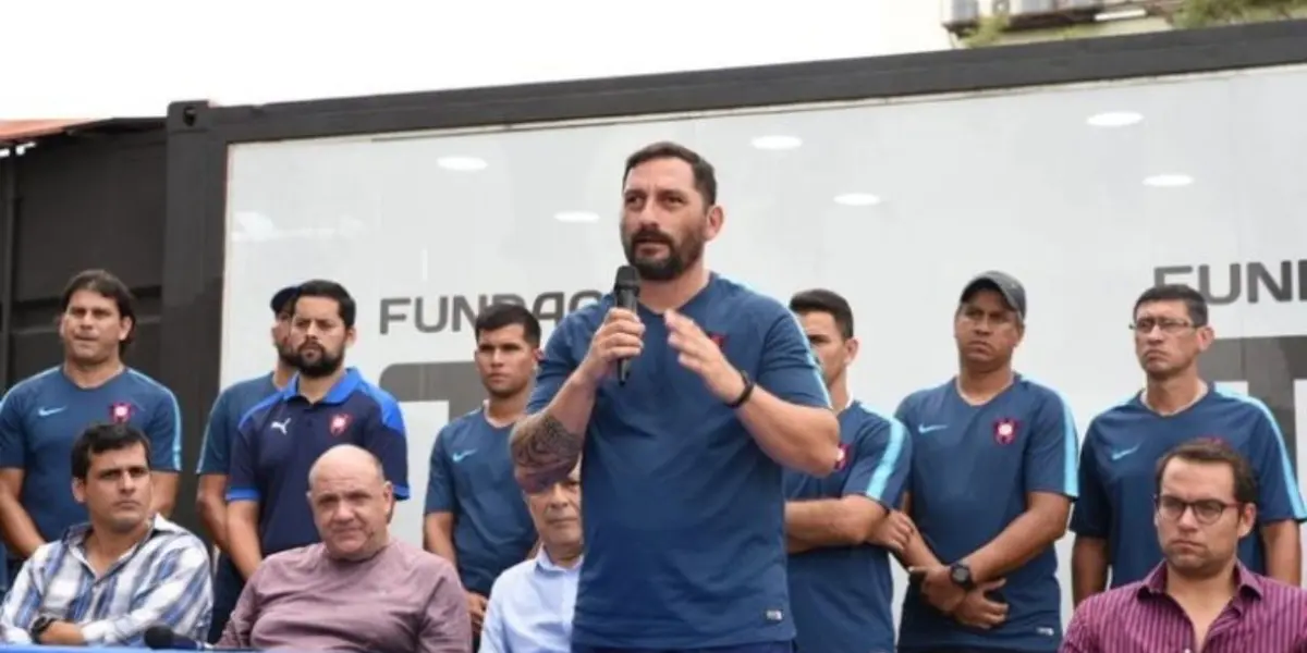 Mario Grana fue un destacadísimo volante central en su época de jugador en Cerro Porteño. Hoy, como entrenador, tiene la responsabilidad de ser el Coordinador de Inferiores del Gral. Caballero.