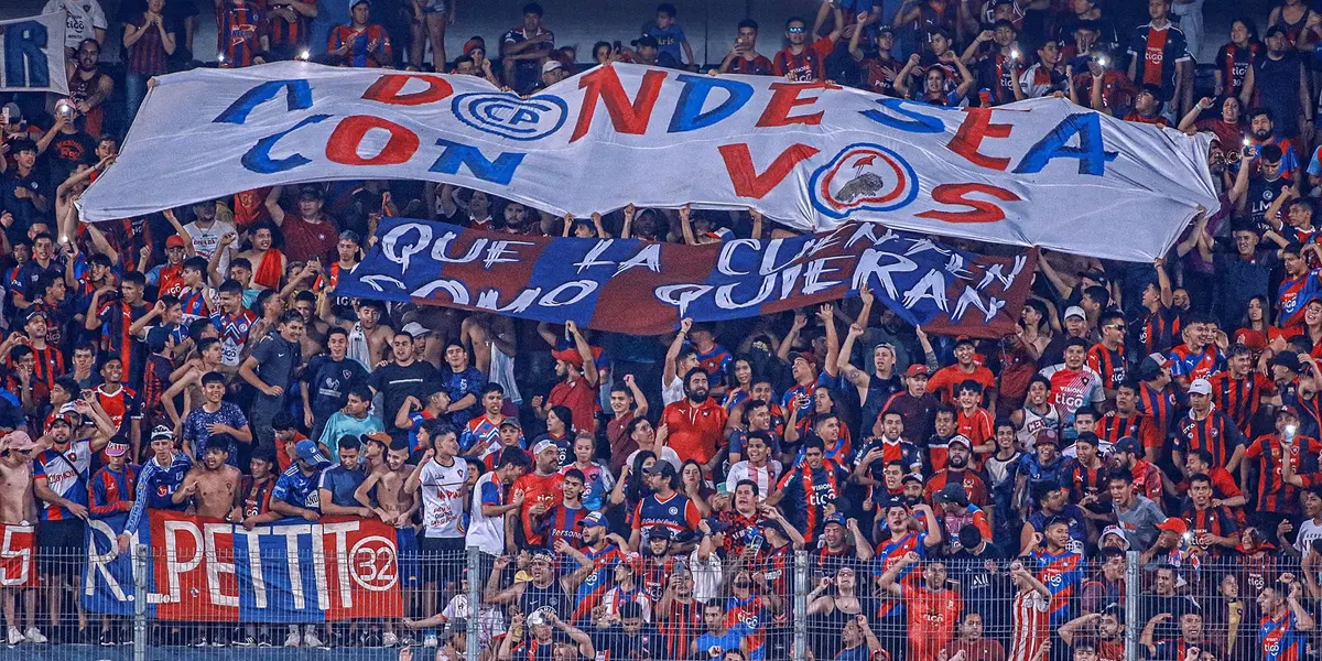 Un pequeño fanático de Cerro Porteño fue capturado en fotografía y se volvió viral.