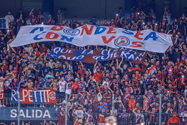 Un pequeño fanático de Cerro Porteño fue capturado en fotografía y se volvió viral.